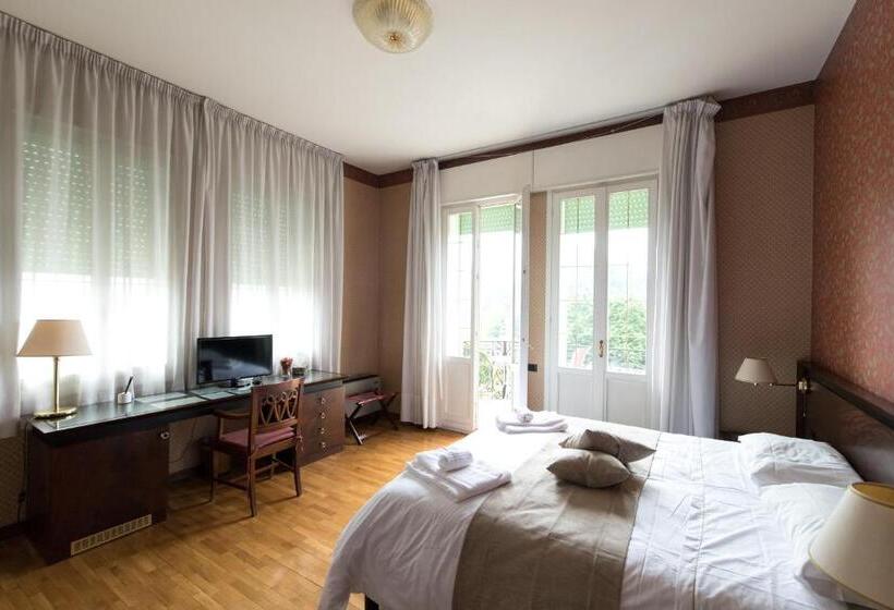 اتاق لوکس با بالکن, Villa Lussana