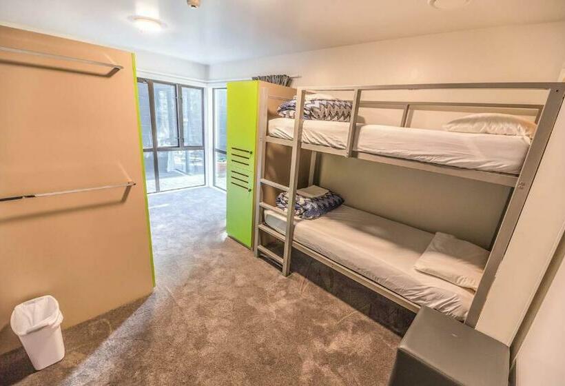 Кровать в Общей Комнате, Haka House Queenstown Lakefront