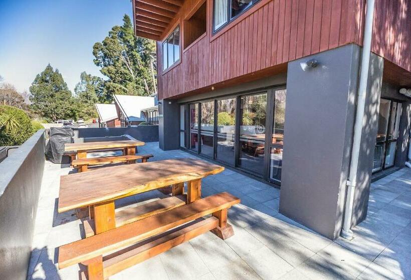Кровать в Общей Комнате, Haka House Queenstown Lakefront