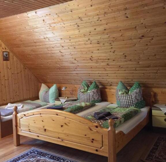Номер Стандарт Четырехместный Совместный Санузел, Gasthaus Luggwirt