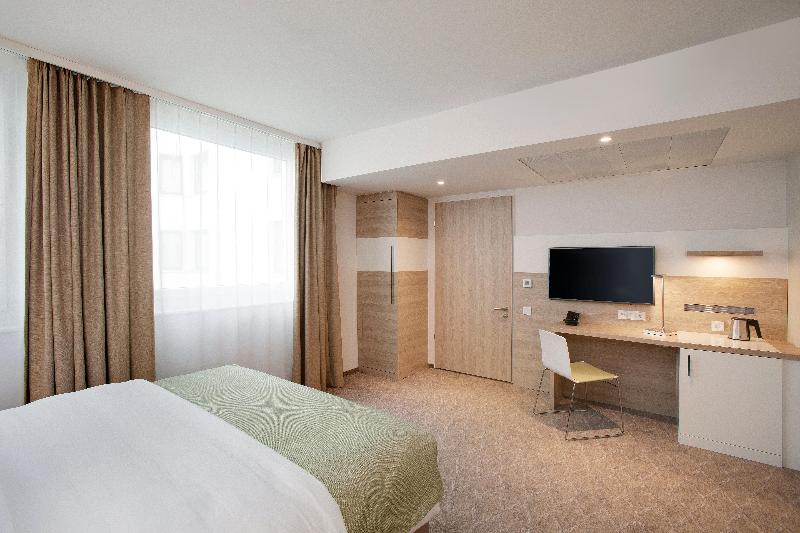 اتاق استاندارد با تخت دو نفره بزرگ, Holiday Inn Frankfurt Airport, An Ihg