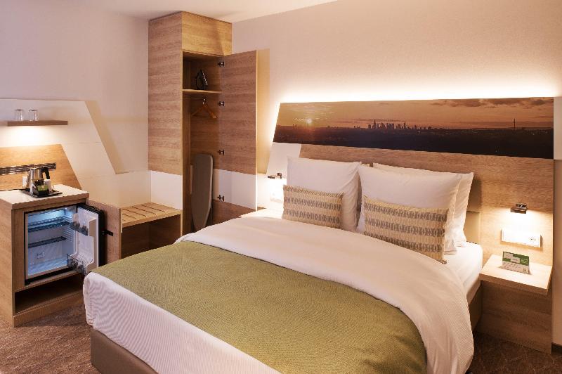 اتاق استاندارد با تخت دو نفره بزرگ برای معلولان, Holiday Inn Frankfurt Airport, An Ihg