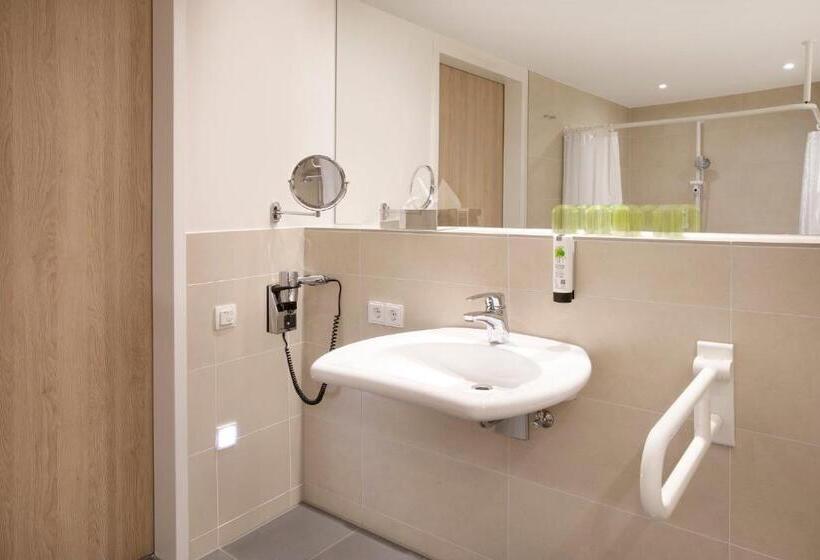 اتاق استاندارد با تخت دو نفره بزرگ برای معلولان, Holiday Inn Frankfurt Airport, An Ihg