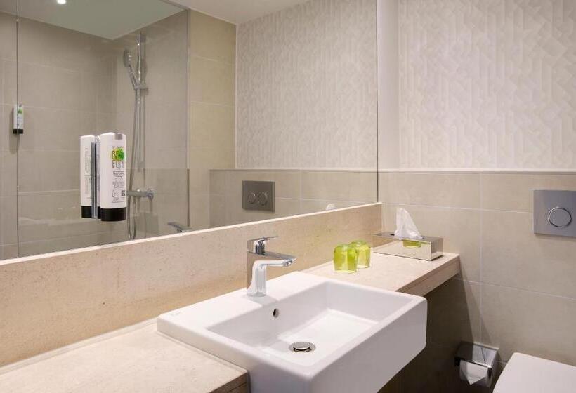 اتاق استاندارد با تخت دو نفره بزرگ, Holiday Inn Frankfurt Airport, An Ihg