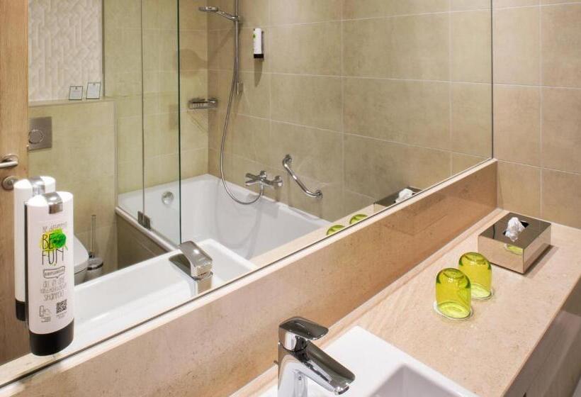 اتاق استاندارد با تخت دو نفره بزرگ, Holiday Inn Frankfurt Airport, An Ihg