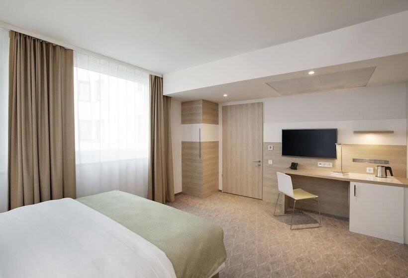 标准间带双人床, Holiday Inn Frankfurt Airport, An Ihg