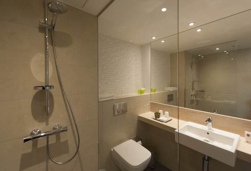 标准间带双人床, Holiday Inn Frankfurt Airport, An Ihg