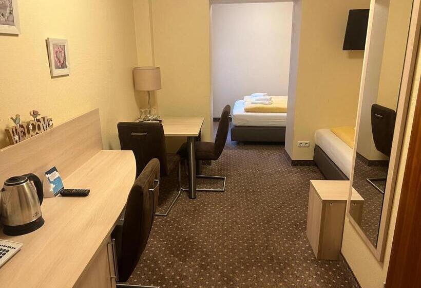 Трехместный Номер Базовый, M&m Hotel   Seevetal