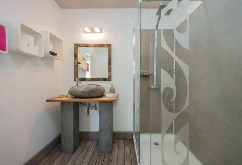 اتاق استاندارد با چشم‌انداز دریاچه, Raiatea Lodge