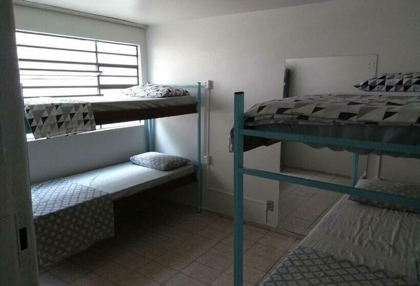 Bed in een Gedeelde Kamer, Hostel Freeway