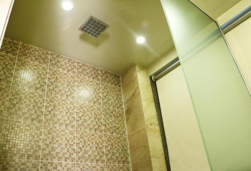 Люкс Deluxe Кровать Кинг, Sai Residency