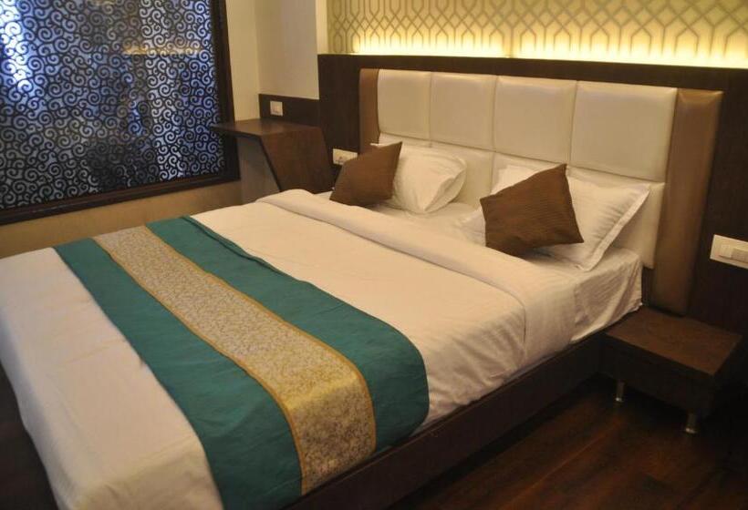 Люкс Deluxe Кровать Кинг, Sai Residency