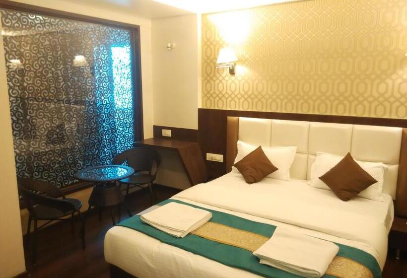 Люкс Deluxe Кровать Кинг, Sai Residency
