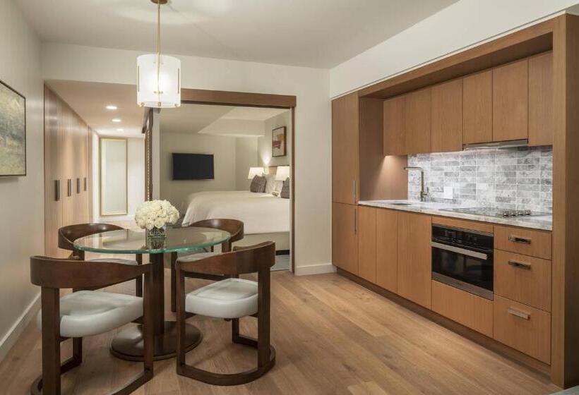 Люкс Deluxe Вид на Море, The Ritzcarlton Residences, Waikiki Beach