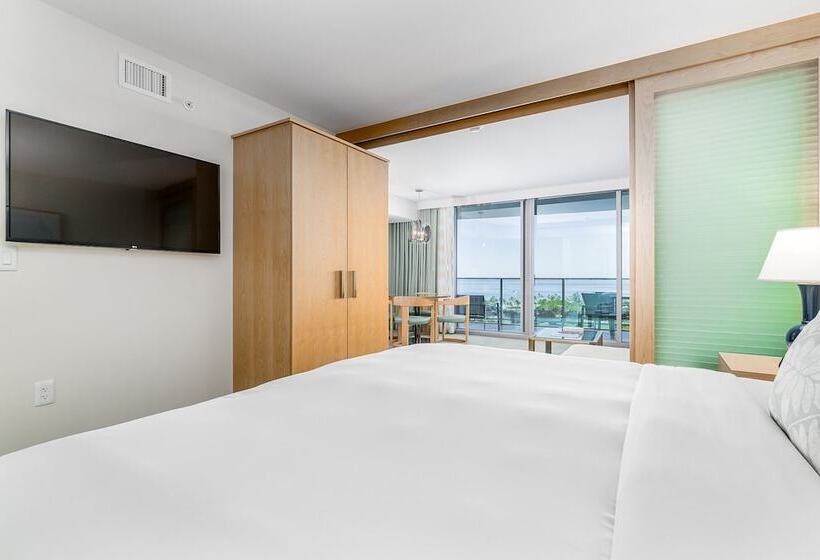 Люкс Deluxe Вид на Море, The Ritzcarlton Residences, Waikiki Beach
