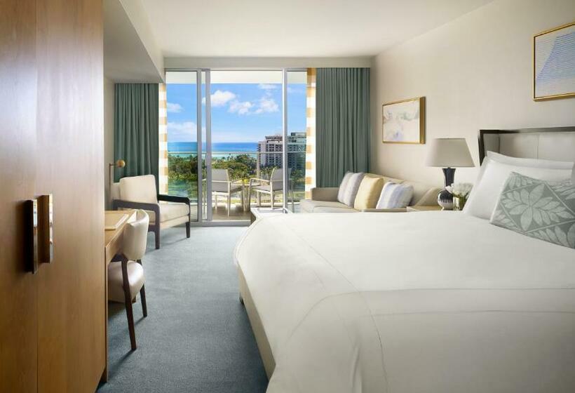 Номер Deluxe Вид на Море, The Ritzcarlton Residences, Waikiki Beach