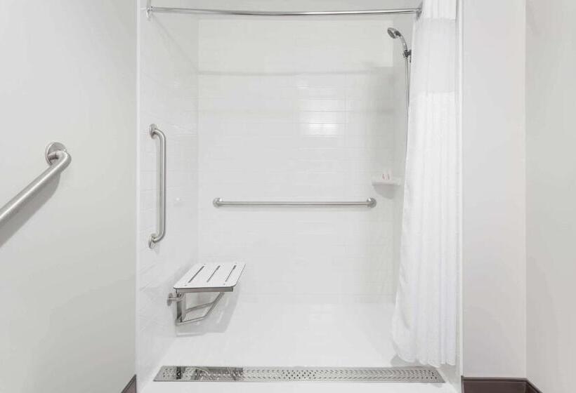 Номер Стандарт Адаптированный для Инвалидов, Microtel Inn & Suites By Wyndham Kirkland Lake