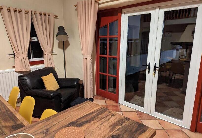 Дом 3 Спальни, Millers Close Holiday Cottages