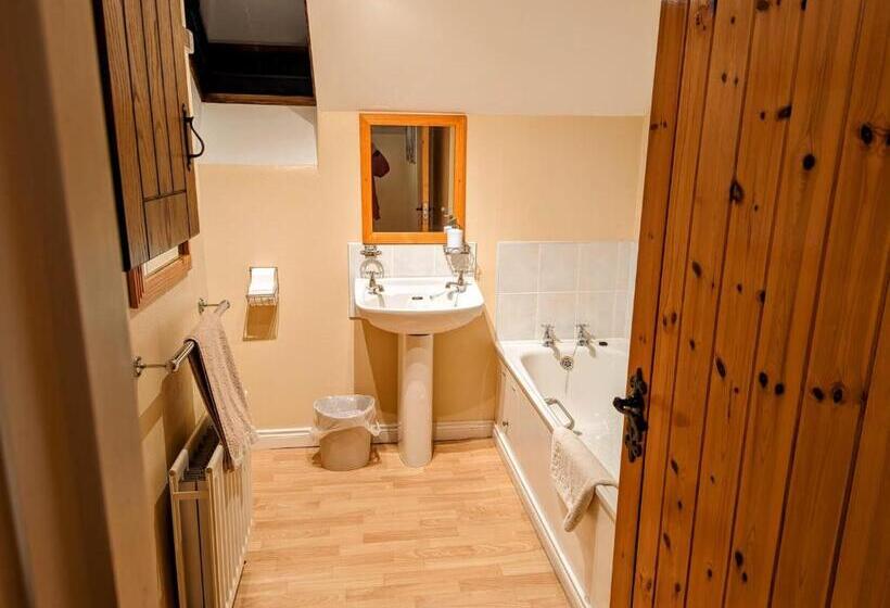 Дом 3 Спальни, Millers Close Holiday Cottages