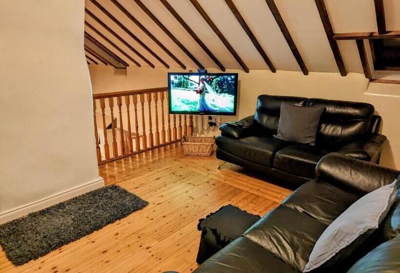 Дом 3 Спальни, Millers Close Holiday Cottages