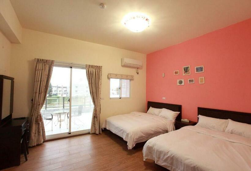 اتاق استاندارد چهار تخته, Dali Moonlight B&b