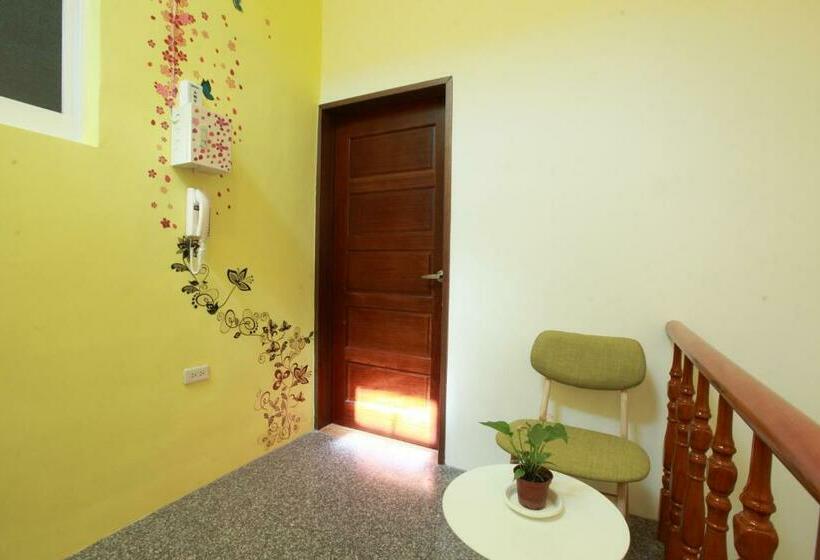 اتاق استاندارد چهار تخته, Dali Moonlight B&b