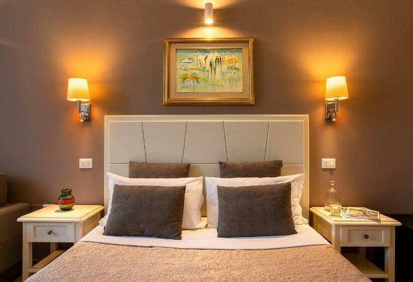 Трехместный Номер Стандарт с Балконом, Marlin Rooms