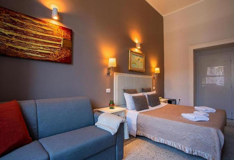 Трехместный Номер Стандарт с Балконом, Marlin Rooms