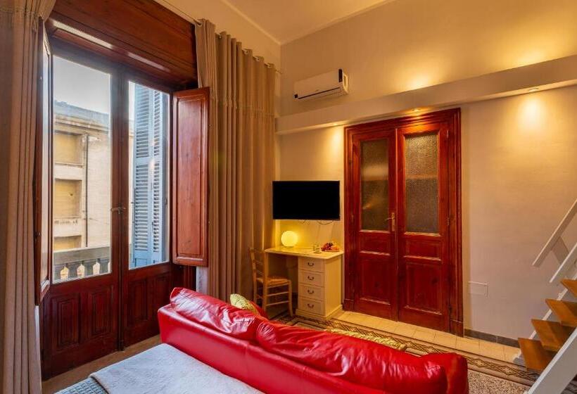 Четырехместный Номер Стандарт с Балконом, Marlin Rooms