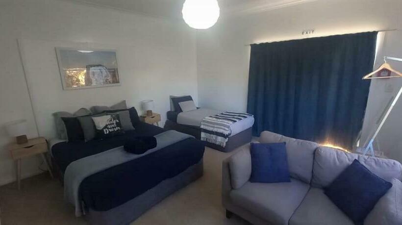 Номер Стандарт, Surf N Stay Whangamata