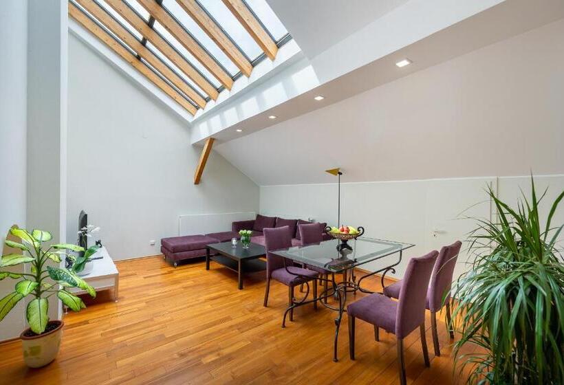 Duplex Kamer, Apartments Almandine