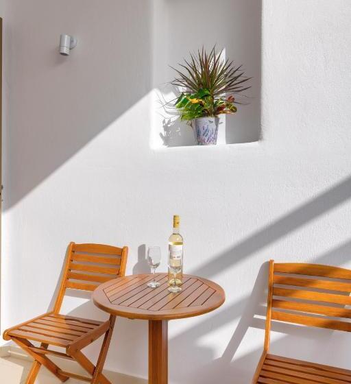 Quarto Estandar, Lithos By Spyros & Flora