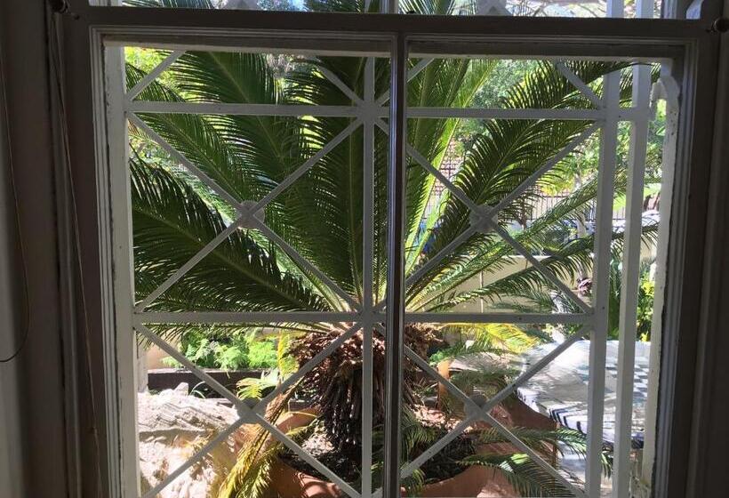 Quarto Estandar, Gordons Guest House