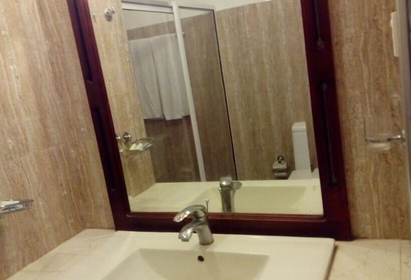 Номер Deluxe, Centauria City
