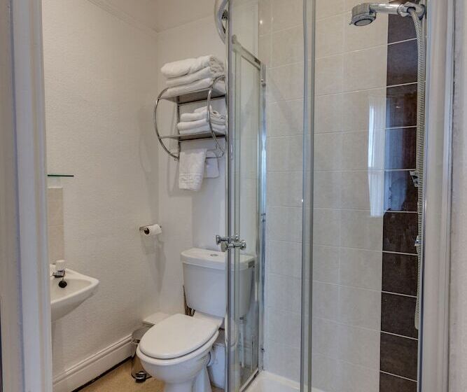 Семейный Номер, The Sportsview Guest House