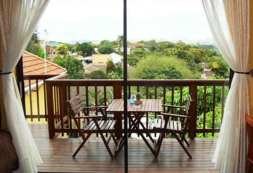 Номер Стандарт, Flintstones Guest House Durban