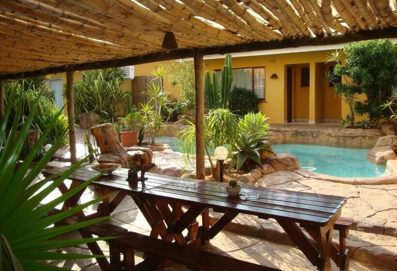 Номер Стандарт, Flintstones Guest House Durban