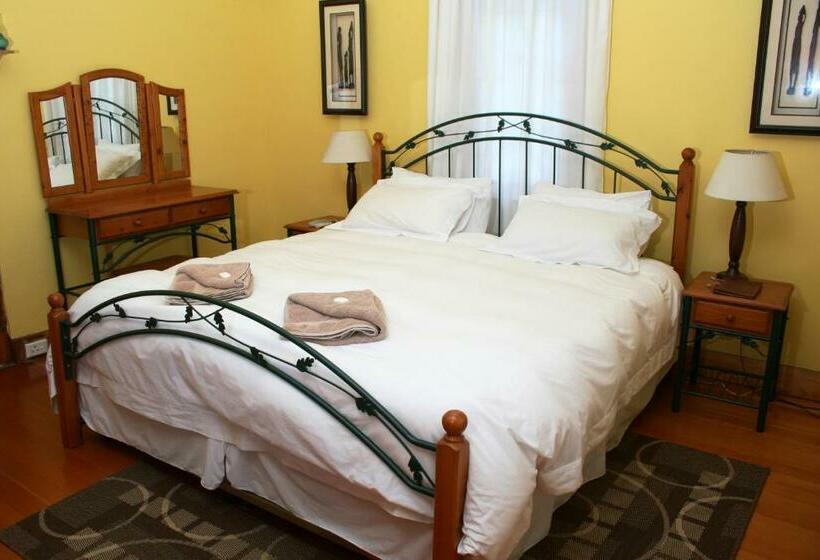 Номер Стандарт, Flintstones Guest House Durban