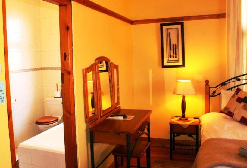 Номер Стандарт Трехместный, Flintstones Guest House Durban