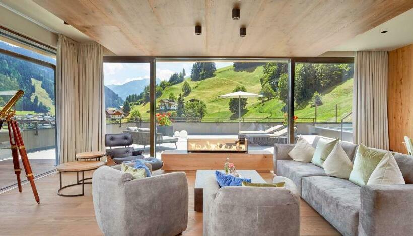 سوییت با استخر, Das Edelweiss  Salzburg Mountain Resort