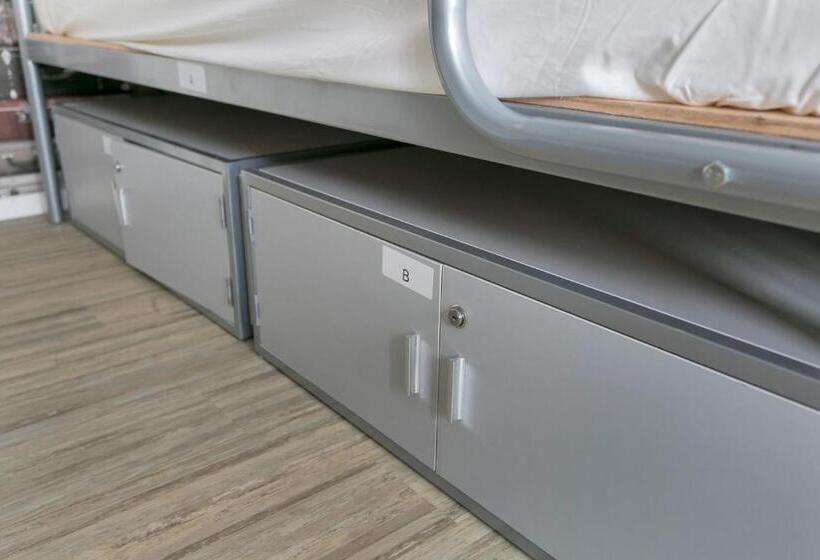 共用房间的床, Dutchies Hostel