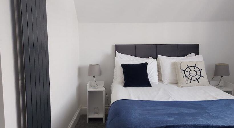 Семейный Номер, Trentham House