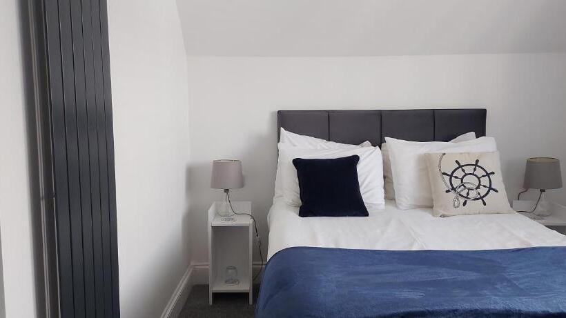 Семейный Номер, Trentham House