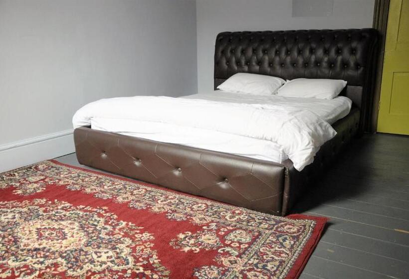 Номер Стандарт, Backpackers Imperial