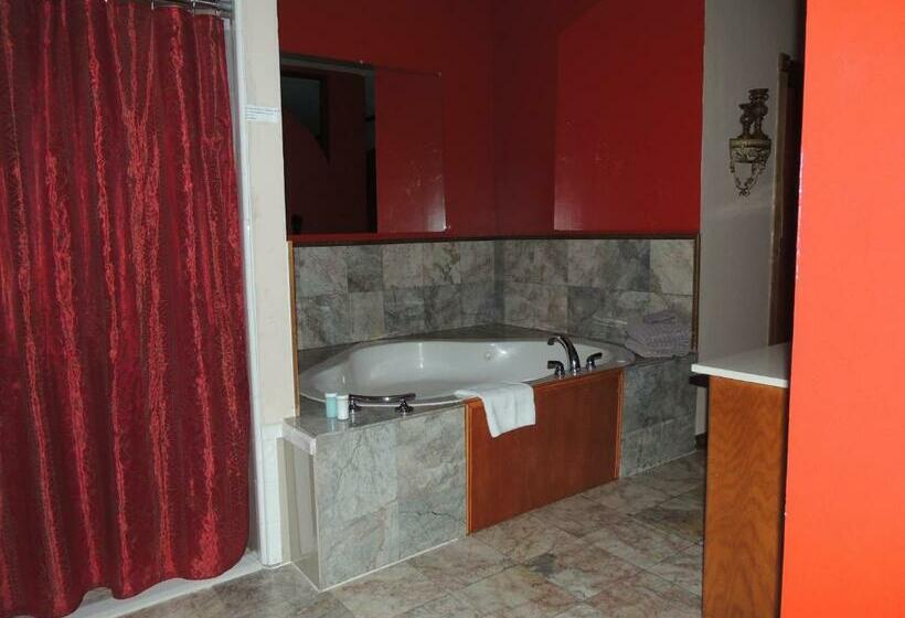 חדר דלוקס עם מיטת קינג, The Whispering Pines Inn