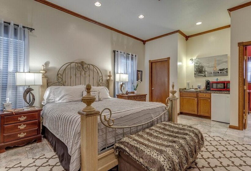 חדר דלוקס, The Whispering Pines Inn