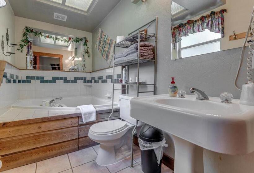 Люкс Повышенной Комфортности, The Whispering Pines Inn