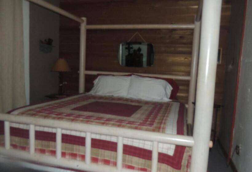 סוויטה דלוקס, The Whispering Pines Inn