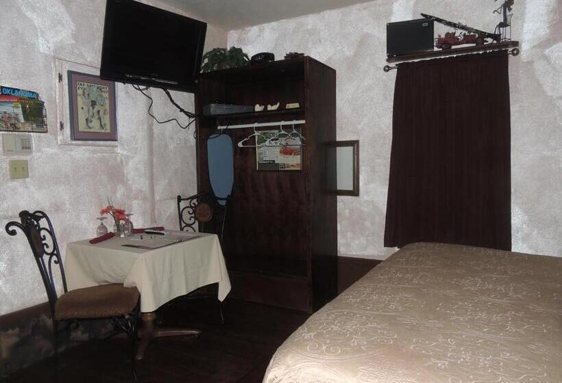 غرفة ديلوكس, The Whispering Pines Inn