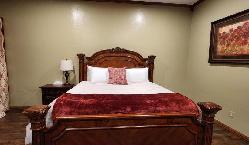 Номер Deluxe, The Whispering Pines Inn